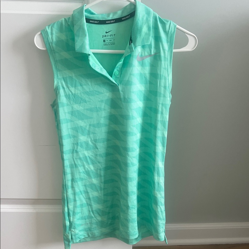 Nike Sleeveless Dri-FIT Tank Top in Aqua